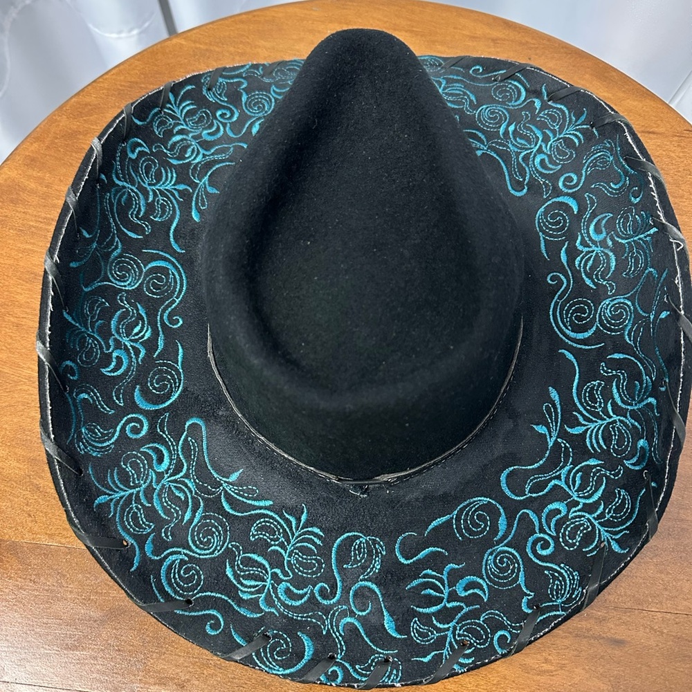 Bullhide women’s wool felt cowboy Embroidered Black and teal  Hat small